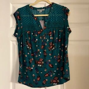 Daniel Rainn Taravel Split Neck Crochet Detail Knit Top women’s Medium NWT